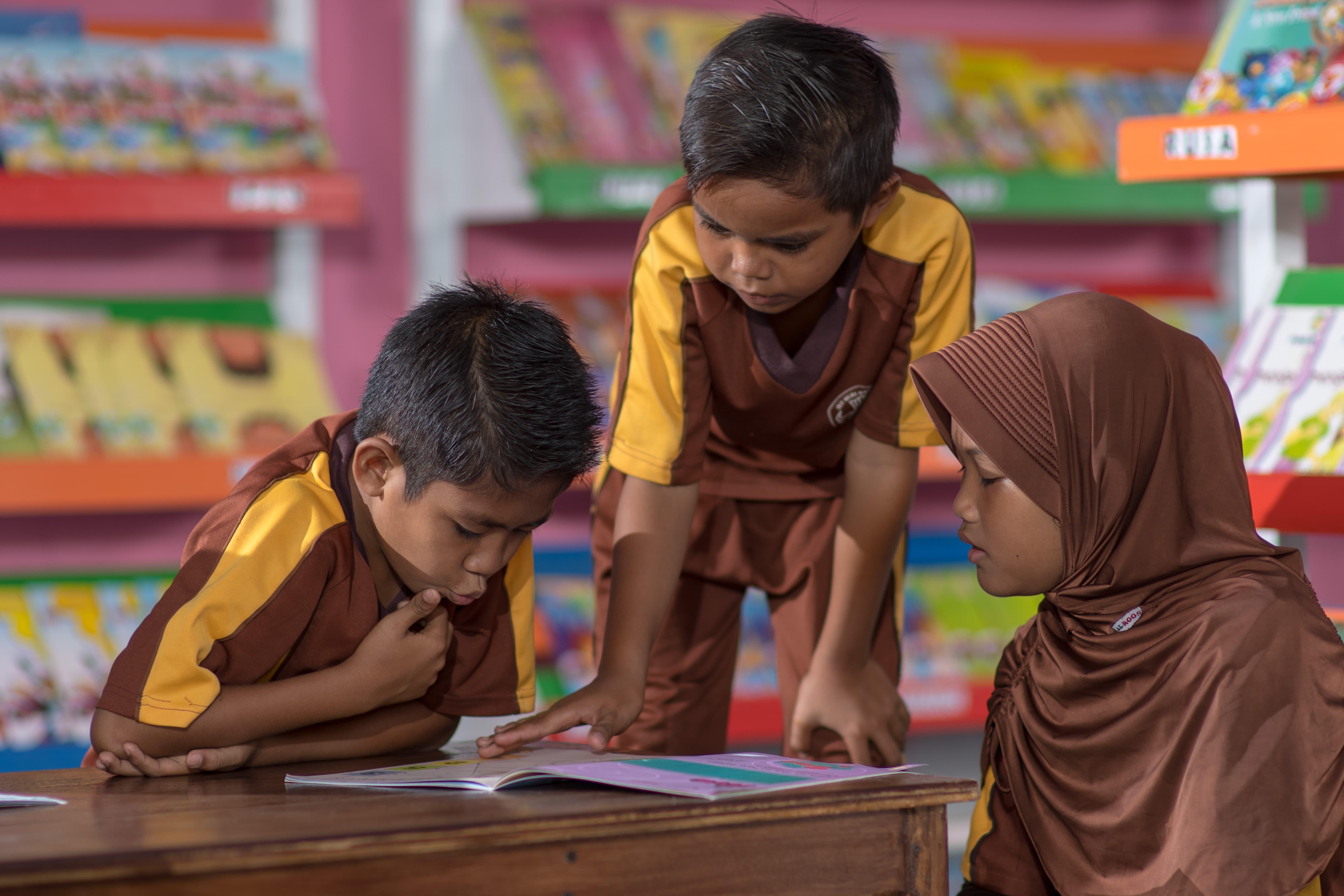 children reading books in the school library