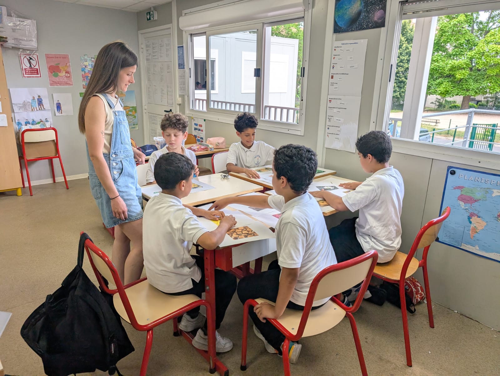 schoolchildren with Givaudan volunteers
